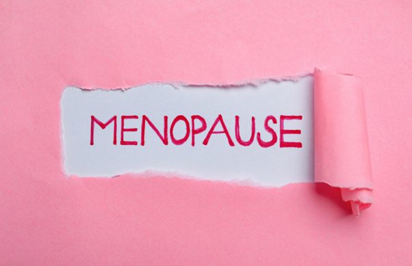 Menopausa precoce: cos’è, sintomi, cause e rischi per la salute